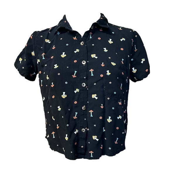 No Boundaries Medium Juniors Cropped Black Mushroom Button Print Casual Whimsy - Picture 1 of 7